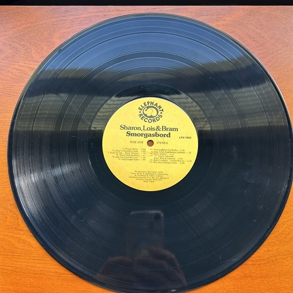 SHARON, LOIS, and BRAM Smorgasbord album.  Original 1979 pressing. - Picture 6 of 11